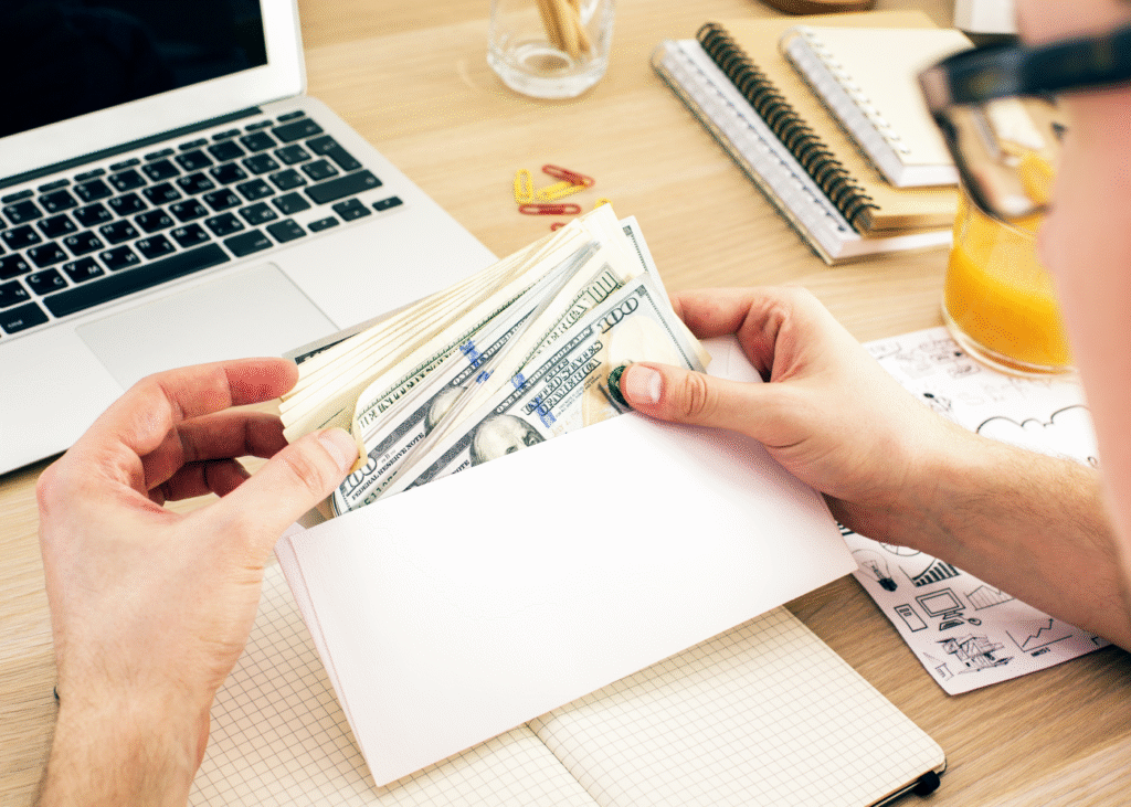 Cómo Cambiar un Cheques Comerciales Grandes de Más de $5,000 en Cheque Express