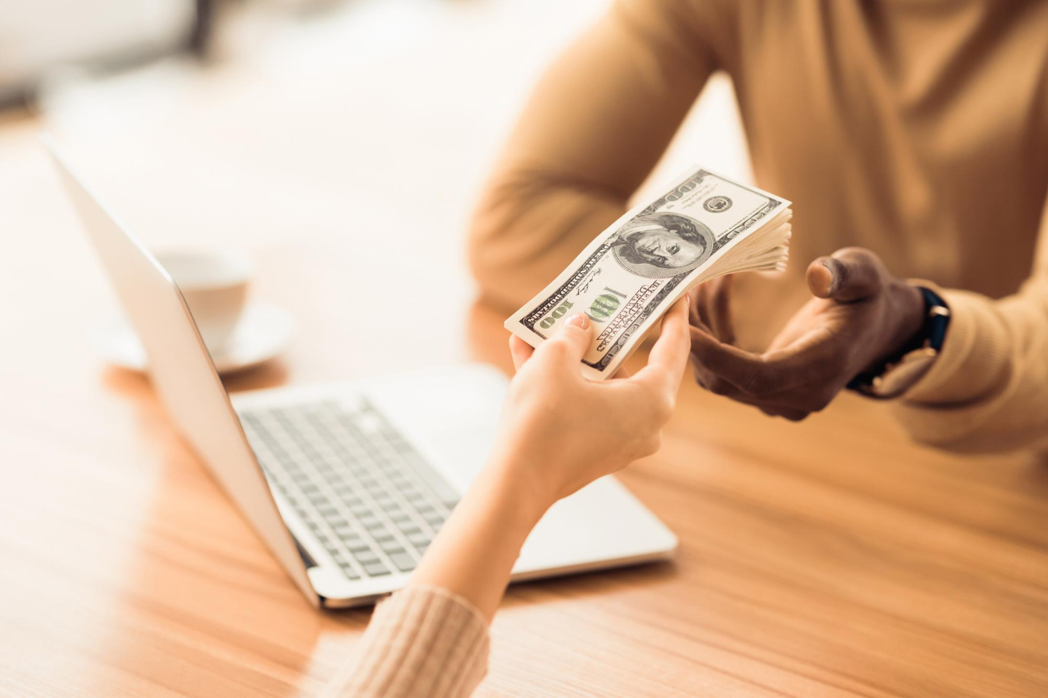 Choosing Between Cash Pickup and Bank Deposit in Mexico