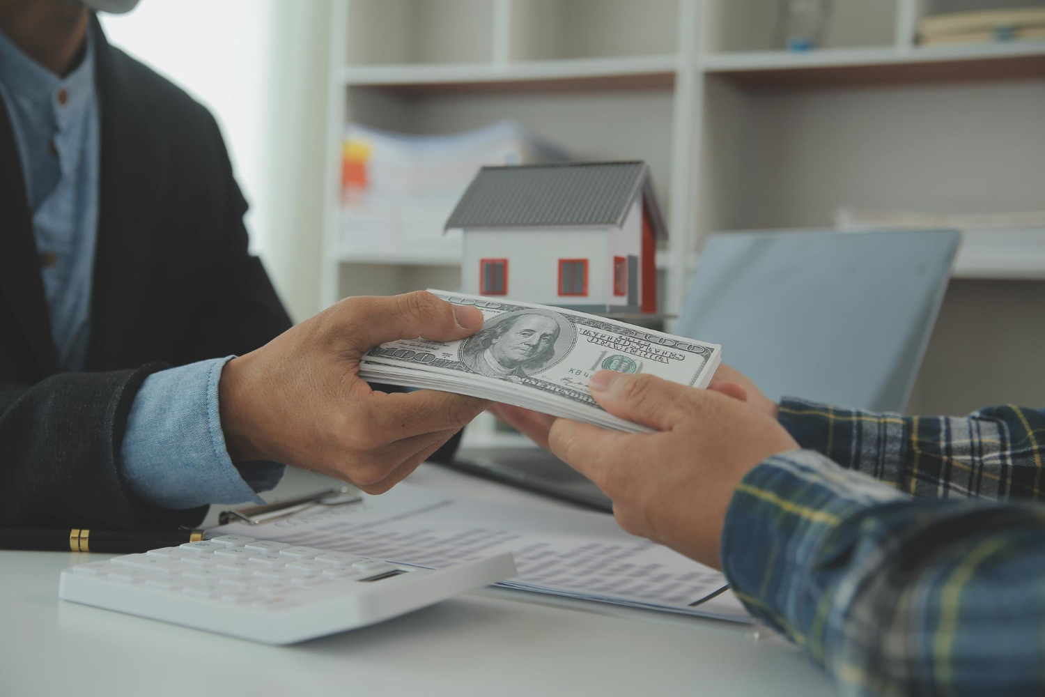 Choosing Domestic Money Transfers vs. Sending Money Abroad